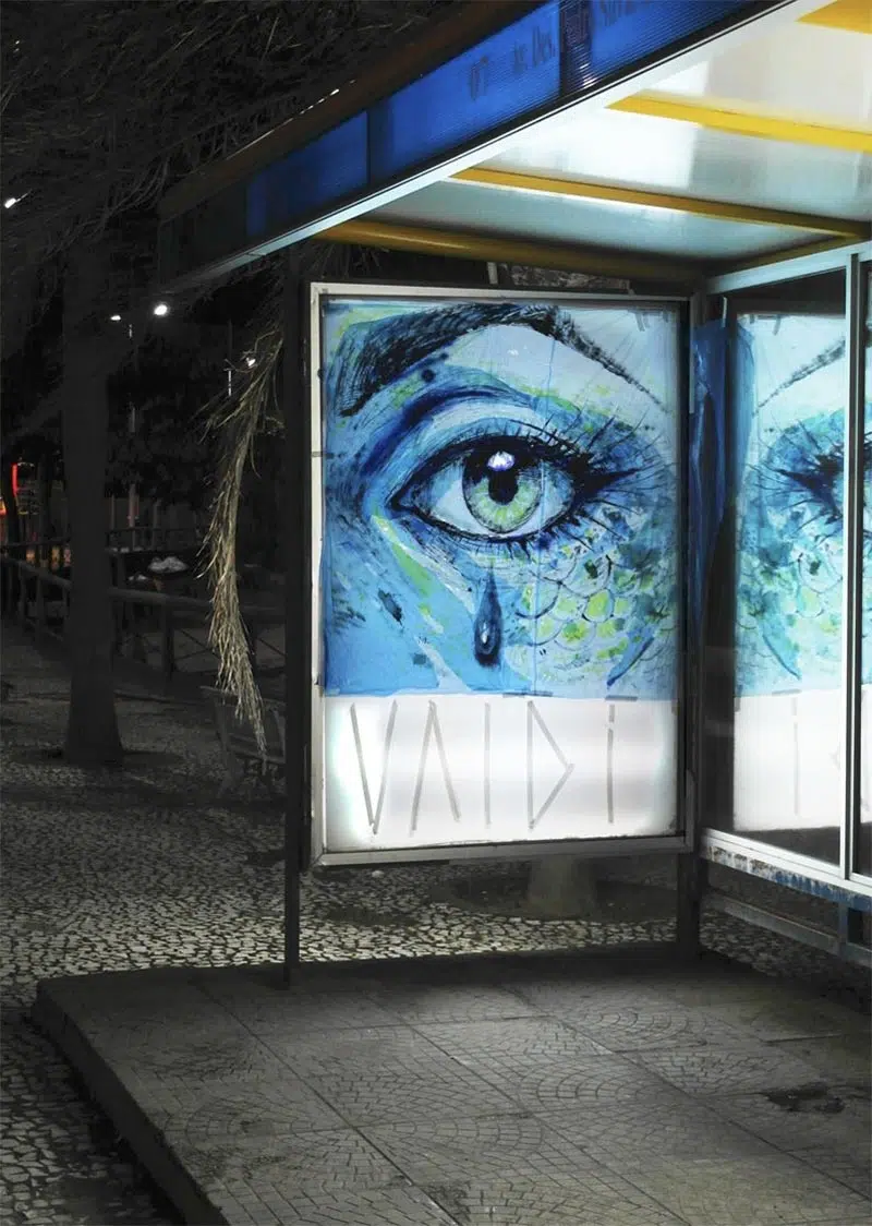"Made with tapes, that can be easily removed. The painting is only fixed on the backlight. All the art is reversible" Valdi Valdi Street Art