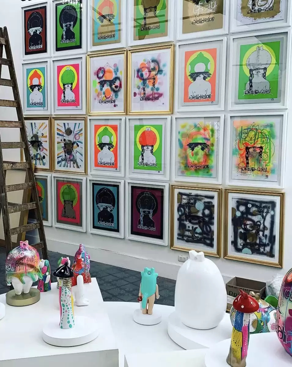 superdeep framing art for exhibitions