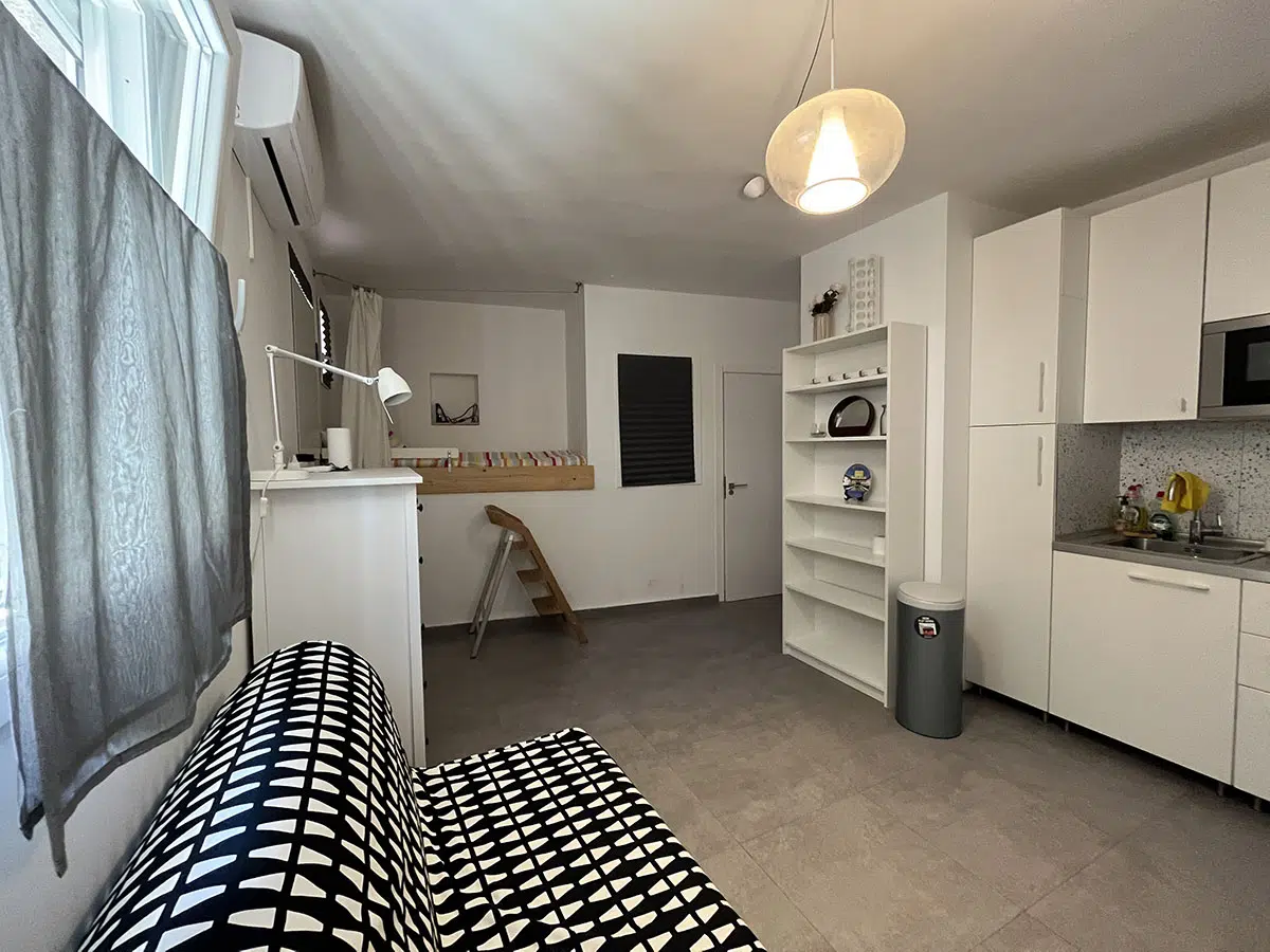 writer artist residency open call madrid - ensuite room 04 writer artist residency open call madrid - ensuite room 04